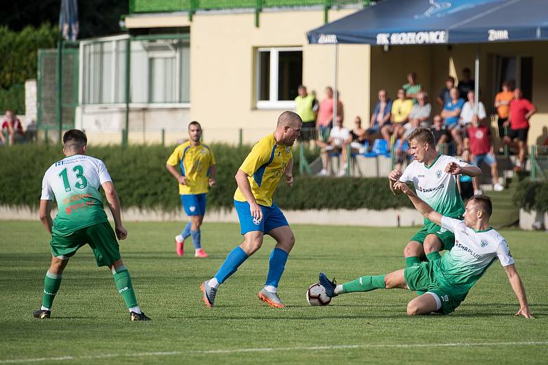 Fotbalisté Kozlovic (ve žlutém) doma porazili Bzenec 2:0.