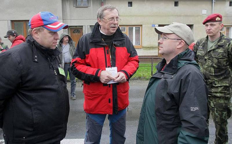 Starosta Troubek Radek Brázda, hejtman Martin Tesařík a ministr obrany Martin Barták