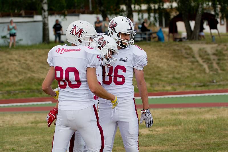 Přerovští Mamuti rozdrtili Hradec Králové 48:0.