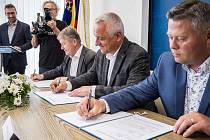 Memorandum o protipovodňové ochraně Troubek bylo podepsáno v pátek 9. června 2023. Foto: Olomoucký kraj