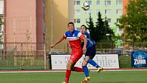 Fotbalisté 1. FC Viktorie Přerov (v modrém) proti Černovíru.