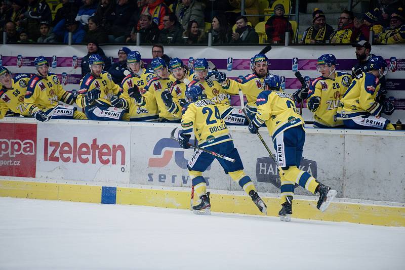 Zubři (ve žlutém) se s rokem 2019 rozloučili výhrou 4:1 nad Slavií Praha