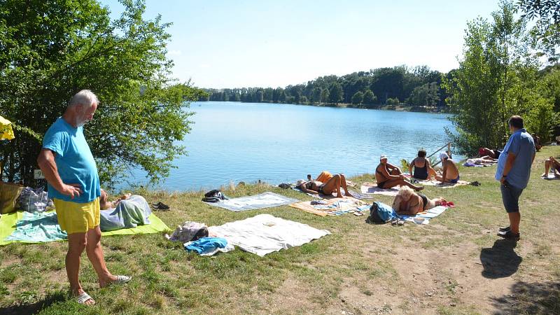 První prázdninovou sezonu si letos užívají lidé na "Tovačovské riviéře", která vznikla po úpravě břehů Annínského jezera. 3. srpna 2022