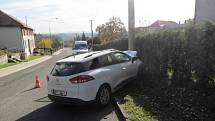Nehoda řidičky renaultu v Radotíně