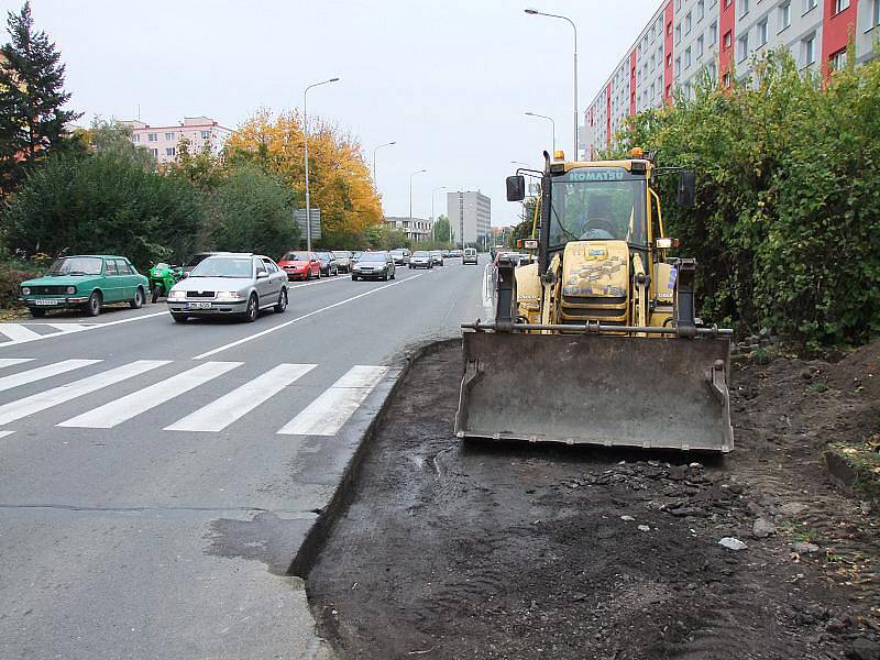 Speciální naváděcí pásy přispějí k tomu, aby se přechod pro chodce na ulici Velká Dlážka v Přerově stal bezpečnějším i pro nevidomé chodce.