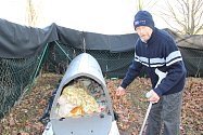 Jednašedesátiletý Josef Teska strávil na ulici sedmadvacet let. Teď využil možnosti přenocovat v iglú pro bezdomovce.