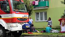 Na dvě desítky obyvatel panelového domu v ulici Interbrigadistů v Přerově musely být evakuovány při rozsáhlém požáru v jednom z bytů. 13.8.2019