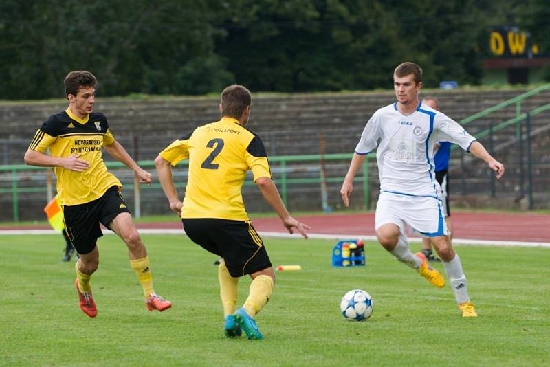 Fotbalisté Přerova (v bílém) proti Novým Sadům. 