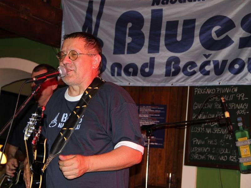 Festival Blues nad Bečvou s americkou zpěvačkou Joyce Hurley, která zazpívala v doprovodu českých hudebníků z Joe After Tria, a legendou slovenského blues – Jurajem Turtevem s kapelou Bluesweiser.