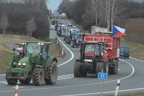 Přerovem projela ve čtvrtek protestní jízda zemědělců. Protestu se zúčastnilo sedmdesát šest strojů, doprava v Přerově kvůli tomu naštěstí nezkolabovala.