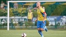 Fotbalisté Kozlovic (ve žlutém) doma porazili Bzenec 2:0. Alex Řehák