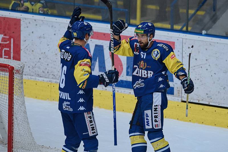Hokejisté Přerova (v modrém) porazili Vrchlabí. Jakub Svoboda