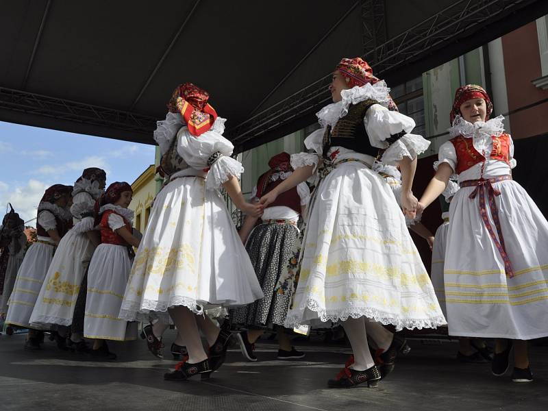 Tradiční velikonoční program, který se v minulých letech konal vždy na Masarykově náměstí v Přerově, se letos přesunul na historické Horní náměstí. Jeho součástí byl i bohatý kulturní program, který uzavřel koncert Jaroslava Wykrenta s kapelou In blue. Ak