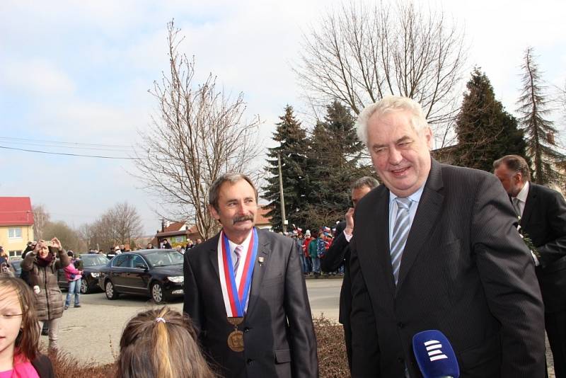 Prezident Miloš Zeman na návštěvě obce Hradčany