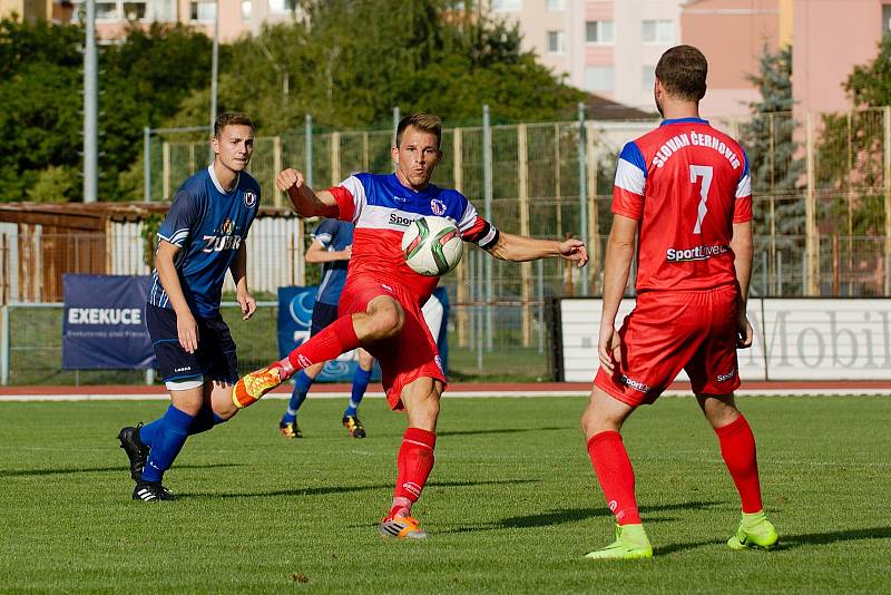 Fotbalisté 1. FC Viktorie Přerov (v modrém) proti Černovíru.