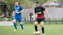 Fotbalisté Kozlovic (v modrém) proti B-týmu Opavy