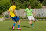 Fotbalisté FK Kozlovice (ve žlutém) porazili Jeseník 3:2.