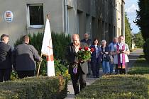 Lidé v Troubkách si připomněli oběti povodně v roce 1997, součástí byla bohoslužba v místním kostele i vzpomínka u památníku před kulturním domem. 8. července 2022