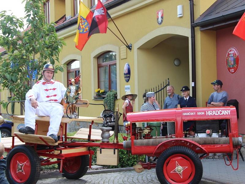 Obec Hradčany navštívila ve čtvrtek odpoledne komise, která vybere ze třinácti krajských finalistů z celé republiky vítěze soutěže Vesnice roku ČR.