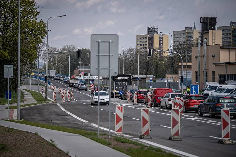 Novou estakádu v Přerově-Předmostí zprovoznili 4. května 2021. Dopravě ve městě to však neuleví, naplno se rozjela stavba kruhového objezdu u Lidlu.