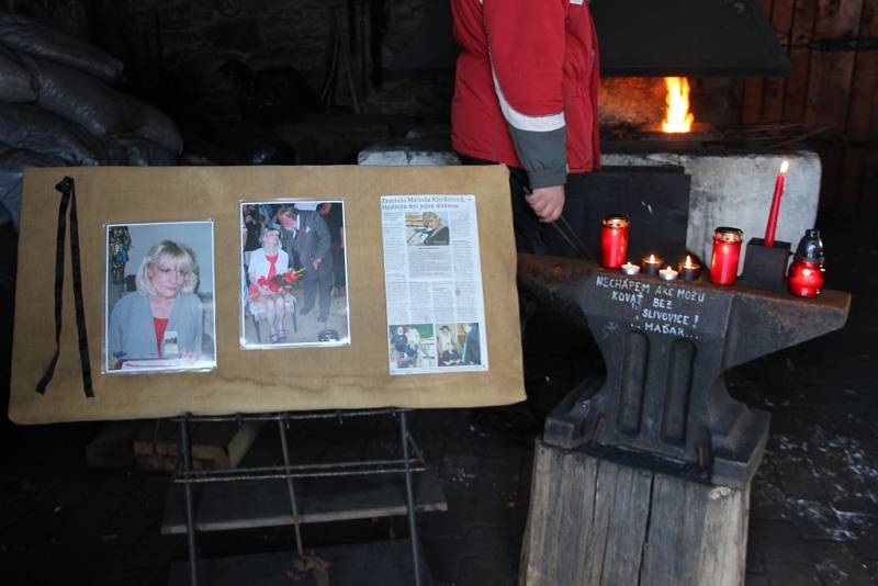 I v mrazech se lidé rozhodli pokořit hrad Helfštýn. Na čtyřicátém ročníku novoročního výšlapu se jich nakonec sešlo 1964. Letošní ročník se nesl v duchu vzpomínek na Marcelu Kleckerovou.