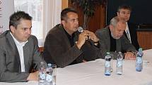 Zleva: Petr Hermély, Petr Vrána, Vladimír Puchalský a Radek Pospíšilík představili na tiskové konferenci novou přerovskou koalici. 