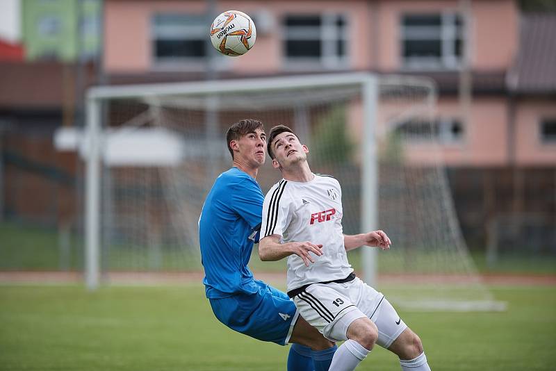 Fotbalisté Přerova (v modrém) v přátelském utkání s 1. HFK Olomouc