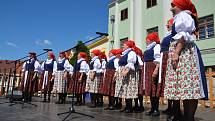 Folklorní festival v Přerově se vydařil. V hlavním programu na Horním náměstí se v sobotu odpoledne vystřídalo několik souborů, 11. 6. 2022