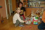 Předávání dárků dětem v Církevním dětském domově Emanuel ve Staré Vsi
