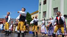 Folklorní festival v Přerově se vydařil. V hlavním programu na Horním náměstí se v sobotu odpoledne vystřídalo několik souborů, 11. 6. 2022