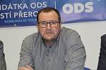 Marek Dostál z ODS, který byl obžalován ze sexuálního nátlaku, rezignoval na post  přerovského radního. Oznámil to ve čtvrtek na tiskové konferenci, kterou svolala ODS.