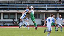 Fotbalisté 1. FC Viktorie Přerov (v bílém) proti TJ Slovan Bzenec