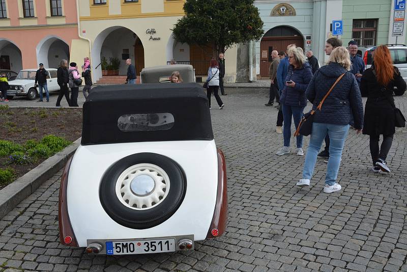 Automobiloví a motocykloví veteráni zahájili v neděli v Přerově jarní sezonu