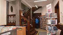 Městská knihovna v Přerově prošla úpravou interiéru a přiznala i prvky původní Přikrylovy vily.