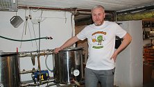Marek Skopal je členem prosenického spolku Chmelínkáři, který sdružuje fandy domácí výroby piva.