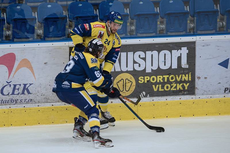 Hokejisté Přerova (ve žlutém) v přípravném utkání proti Šumperku.