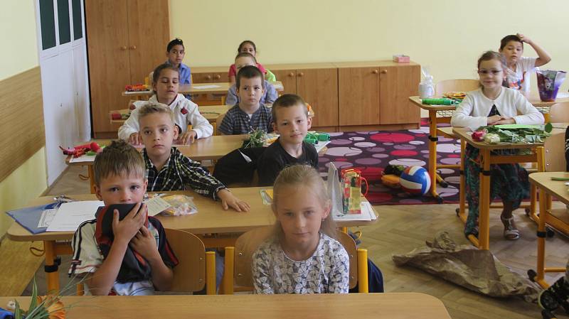 Prvňáčci si na základních školách Svisle, Želatovská a U Tenisu v Přerově převzali svá první vysvědčení