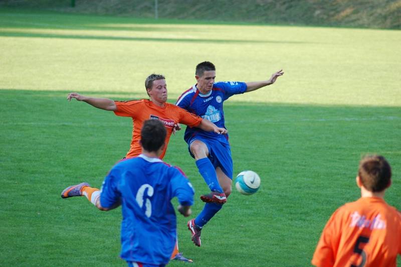 FK Kozlovice (v oranžovém) vs. 1.FC Viktorie Přerov