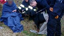 Záchrana muže a psa ze studny v Pavlovicích u Přerova