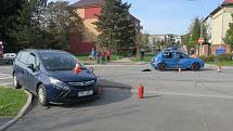 Zběsilý úprk dvaatřicetiletého motorkáře, kterého se snažili v sobotu zkontrolovat policisté v Lipníku nad Bečvou, skončil nehodou.