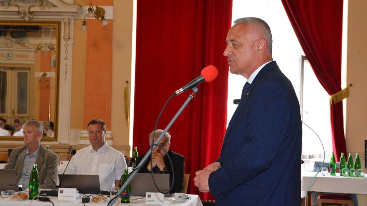 Na jednání městského zastupitelstva v Přerově, kde se řešila odpadová politika, vystoupil v pondělí také olomoucký hejtman Josef Suchánek.