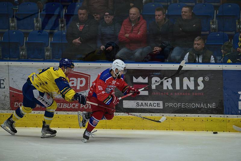 Hokejisté Přerova (ve žlutém) proti HC RT Torax Poruba.