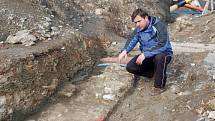 Zajímavé nálezy odkryli archeologové v místech u Tyršova mostu v Přerově, kde nyní probíhají práce na stavbě jižního předpolí.