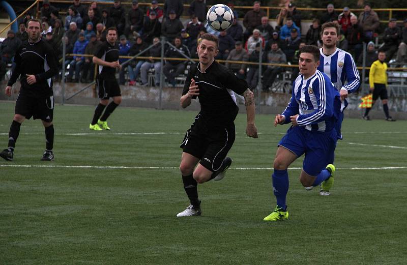 Fotbalisté SK Hranice (v pruhovaném) porazili Kozlovice 1:0.