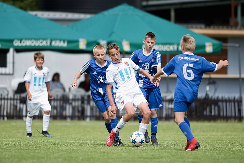 Žákovský memoriál v Želatovicích. SK Sigma Olomouc (v modrém) - FC Baník Ostrava