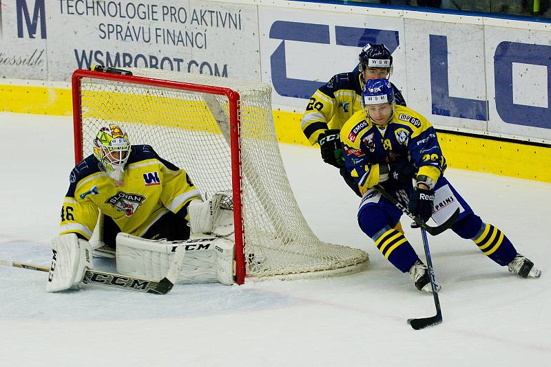 Hokejisté Přerova (v modrém) proti Ústí nad Labem (7:4).
