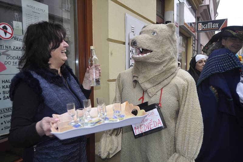 Masopustní průvod prošel centrem Přerova a na své cestě udělal několik zastávek.