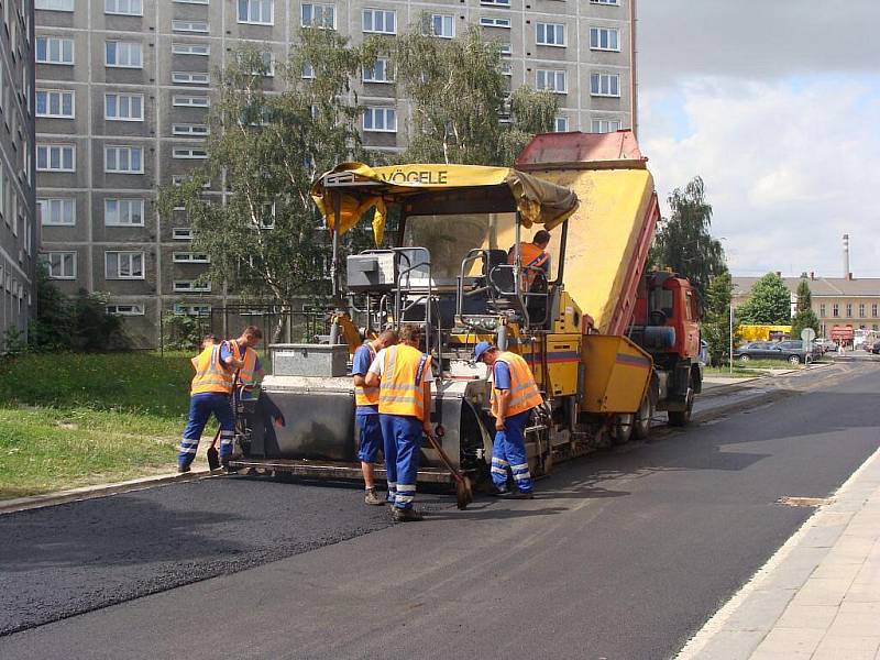 V Přerově v těchto dnech probíhá frézování několika ulic. Práce vypukly v Kramářově a Wurmově ulici