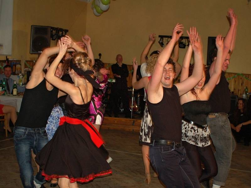 Hasičský ples v Henčlově
