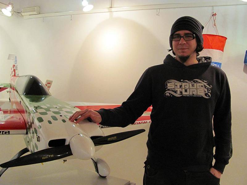Modely historických letounů mohli obdivovat návštěvníci, kteří v sobotu zavítali do galerie v prostorách Staré radnice v Hranicích. Výstava s názvem Báječné létající stroje potrvá až do 20. února.